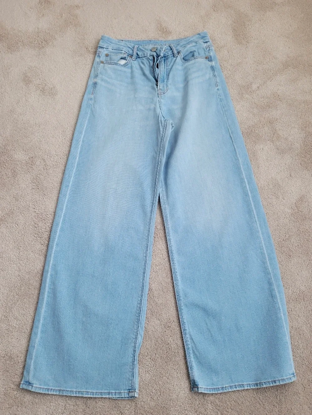 AMERICAN EAGLE Girl's Curvy Super High Rise Baggy Wide Leg Jeans Size 4 Lt. Blue